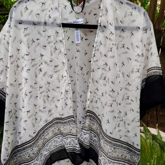 BCBG Generation Shawl Black & White Paisley - Picture 2 of 5